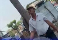 Tài xế Taxi cầm gạch đòi nện 2 vợ chồng khách vì dám gọi tổng đài